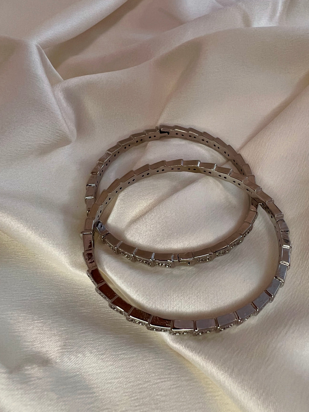 Bracelete Fio Cravejado Zircônia Prata
