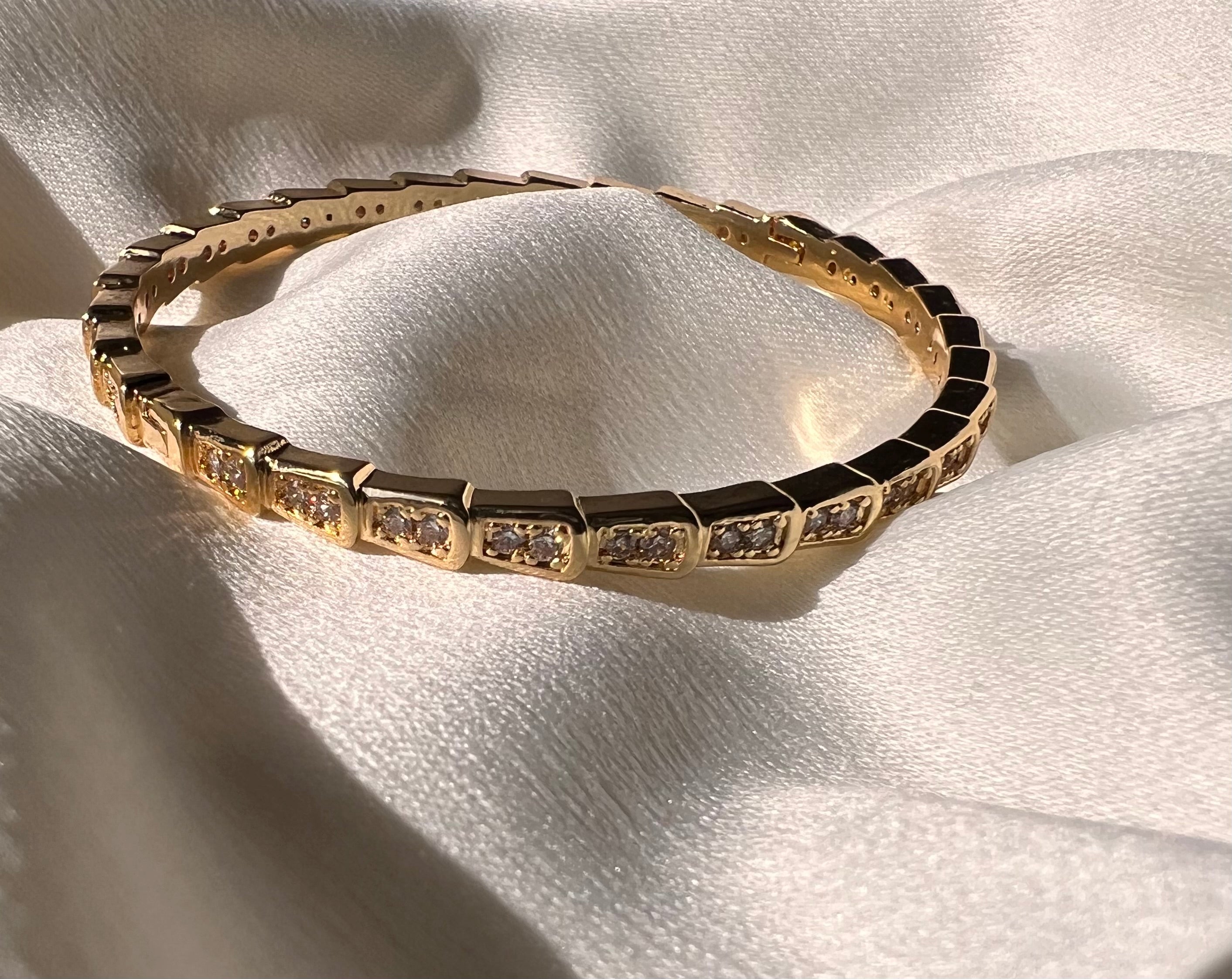 Bracelete Fio Cravejado Zircônia Dourado