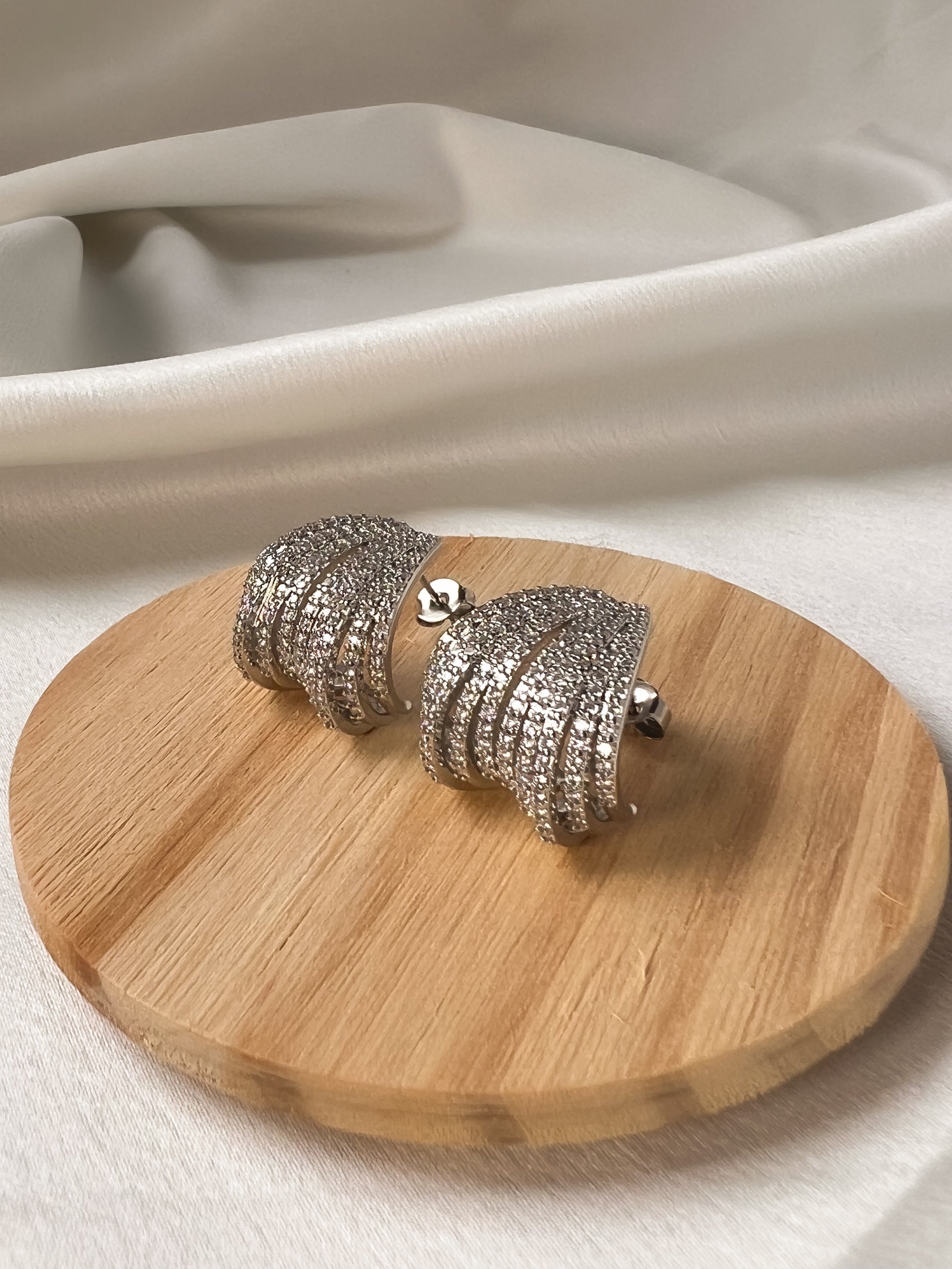Brinco Ear Cuff Prata Cravejado com Zircônias