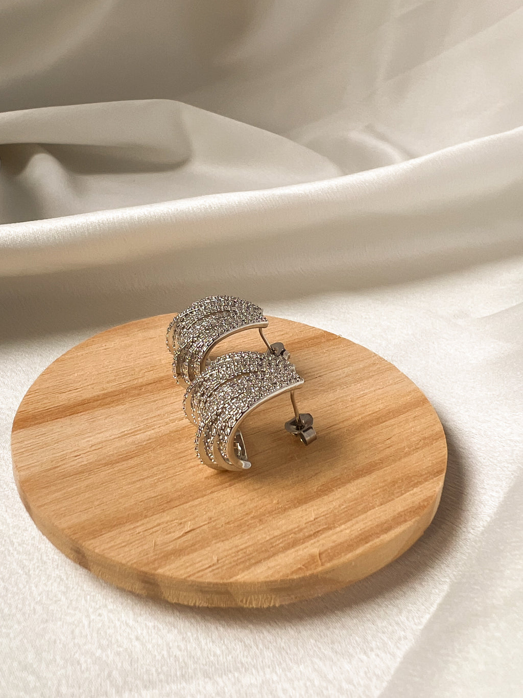 Brinco Ear Cuff Prata Cravejado com Zircônias