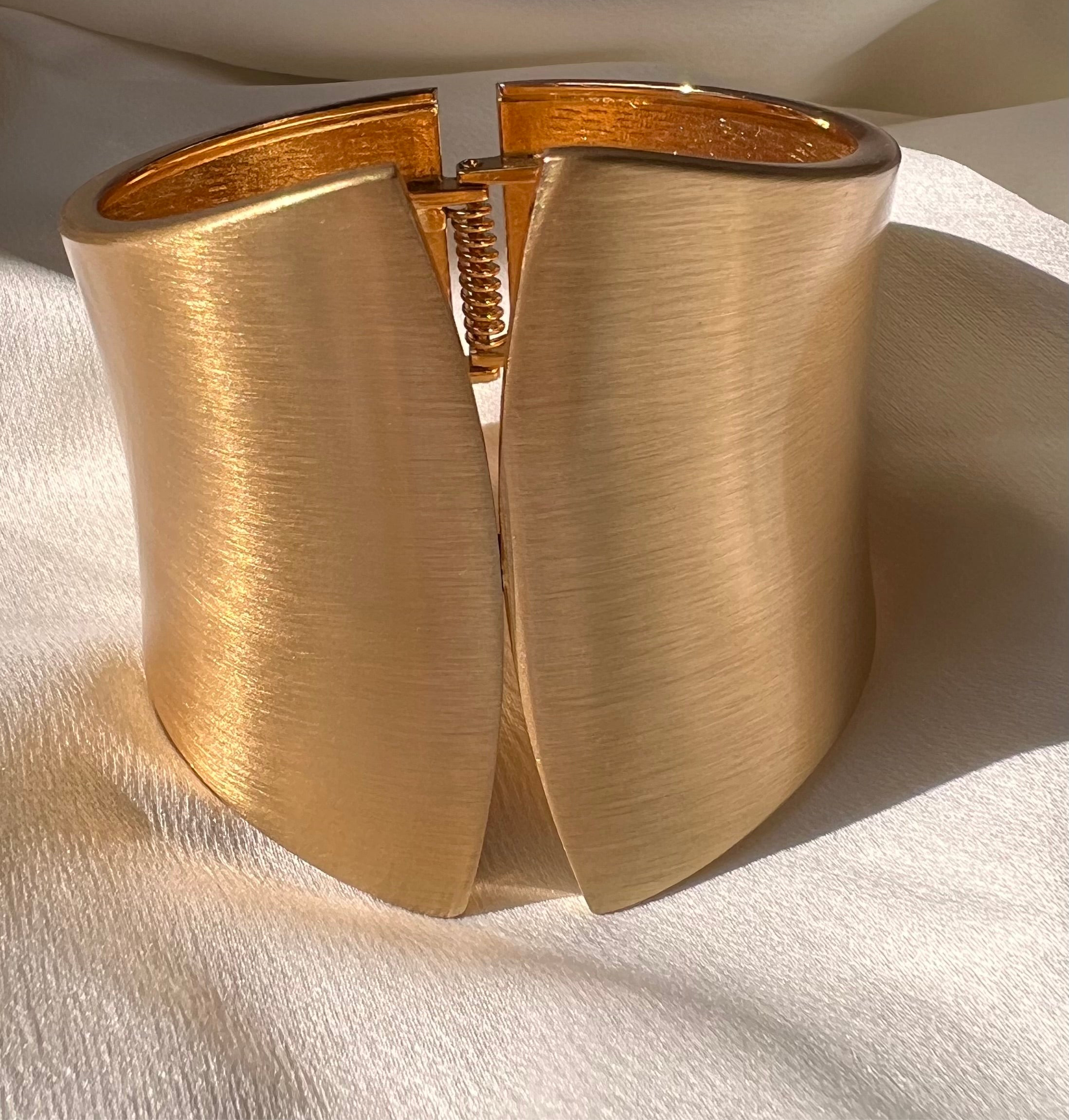 Bracelete Ouro Escovado