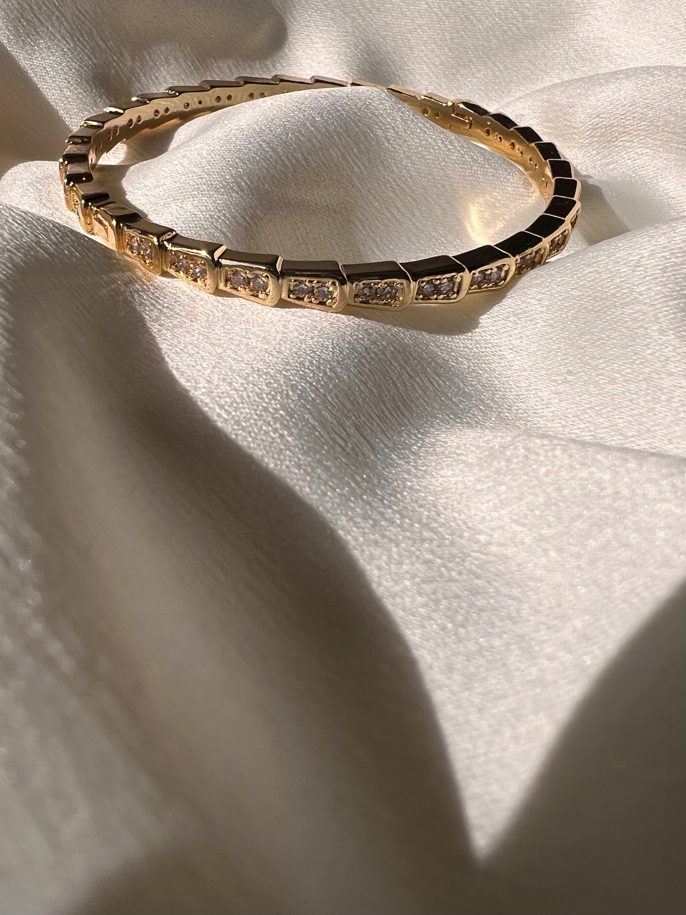 Bracelete Fio Cravejado Zircônia Dourado