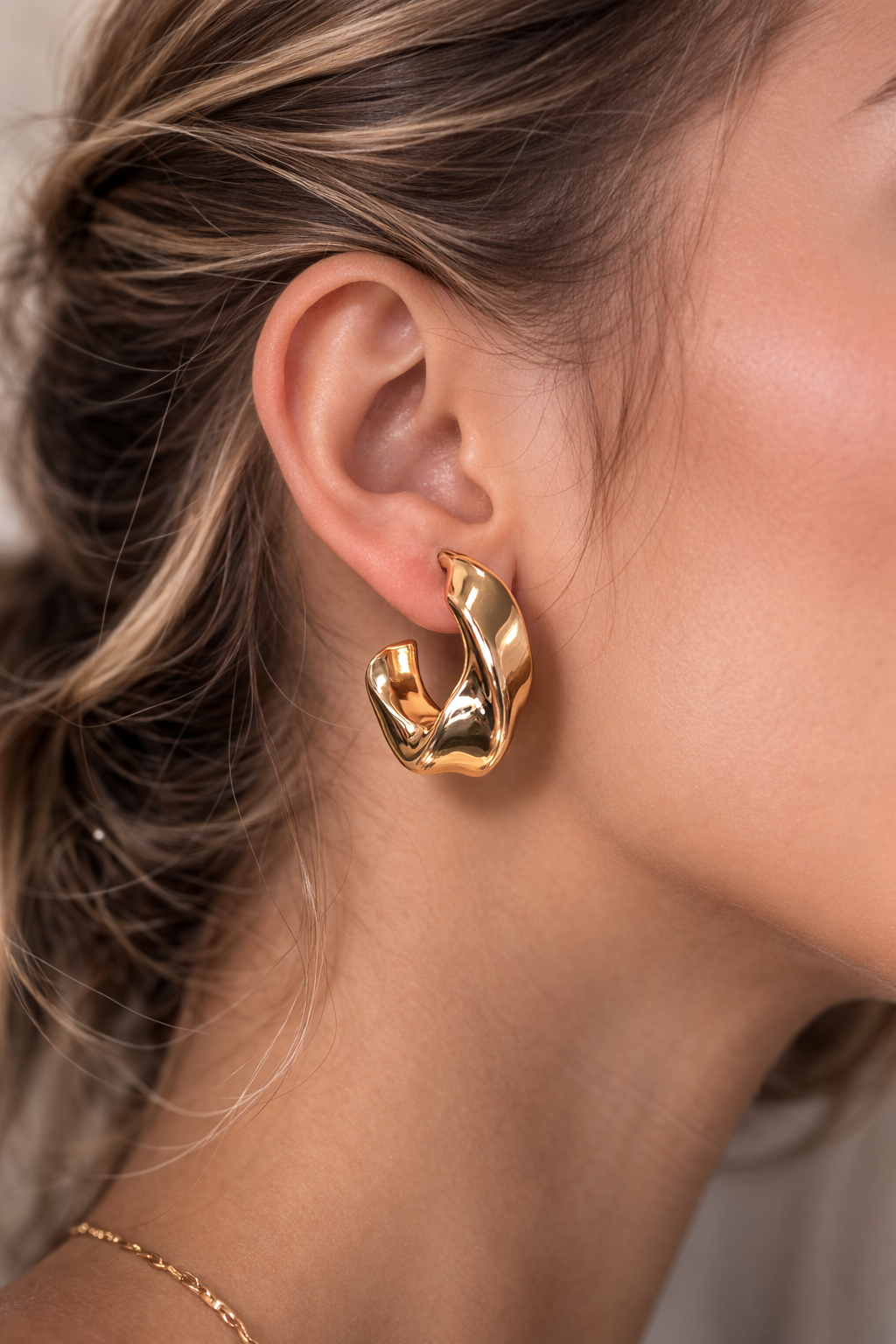 Brinco Argola Orgânica Dourada