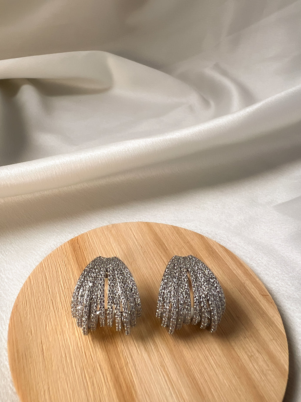 Brinco Ear Cuff Prata Cravejado com Zircônias